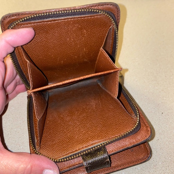 Louis Vuitton Wallet - Picture 5 of 13